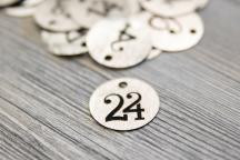 Pendentifs pour calendrier de l’avent avec des numéros handletter de 1 à 24 - Article n° 8307