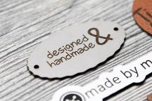 Étiquette claire en similicuir avec texte « designed & handmade » - Article n° 3003