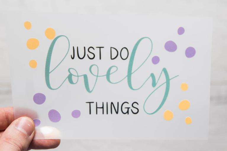 Motif thermocollant de créateur « Just do lovely things » signé Unikati – Bag Design (Article n° 9409)