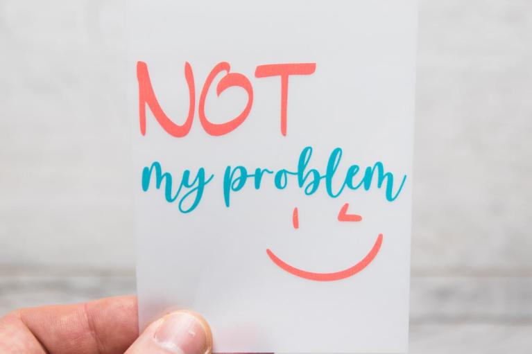 Motif thermocollant de créateur « NOT my problem » signé Unikati – Bag Design (Article n° 9412)