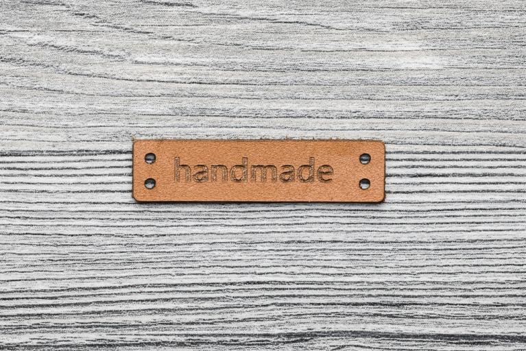 10 étiquettes 'handmade' en cuir naturel - Article n° 8002