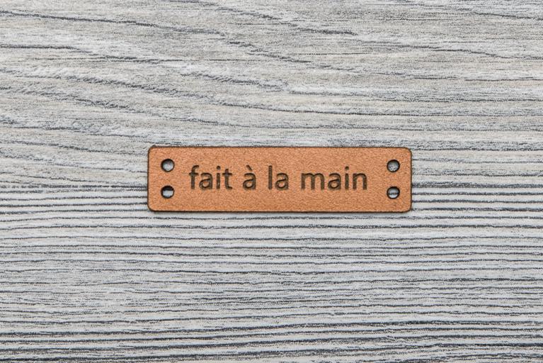 10 étiquettes \"fait à la main\" en cuir naturel (Article n° 8012)