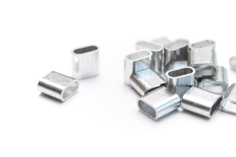 Bagues en aluminium à usage unique pour la fixation de bracelets événementiels (Article n° 2822)